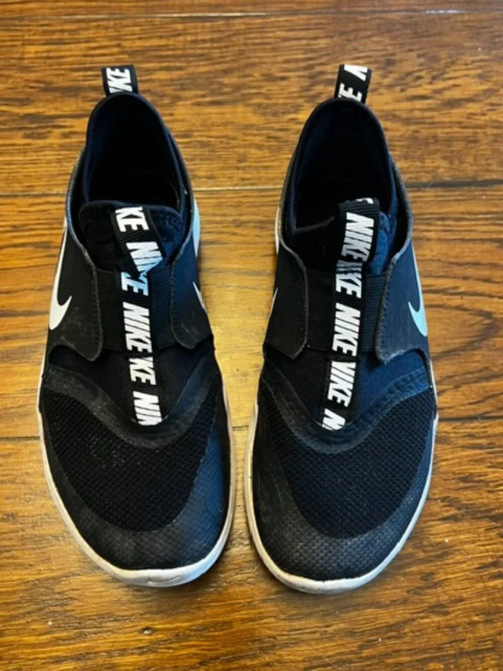 Kid's NIKE Slip on Sneaker Black w/white Nike, Size 2Y, Textile upper, Good Con!
